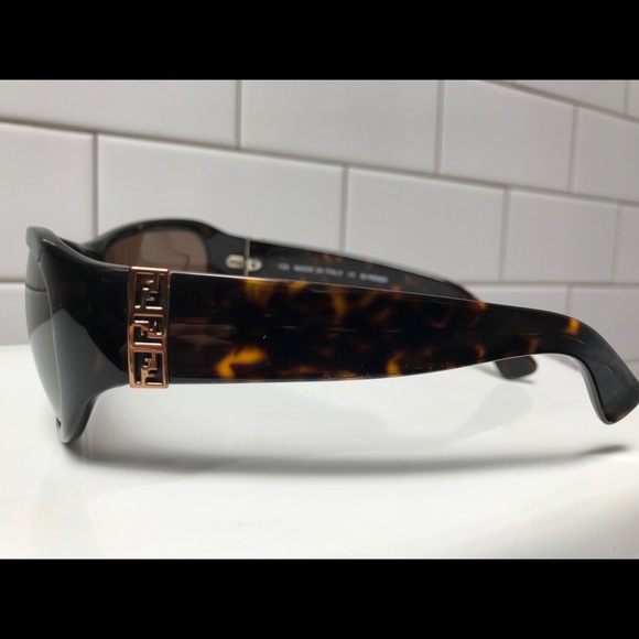 FENDI Sunglasses - Picture 3 of 3